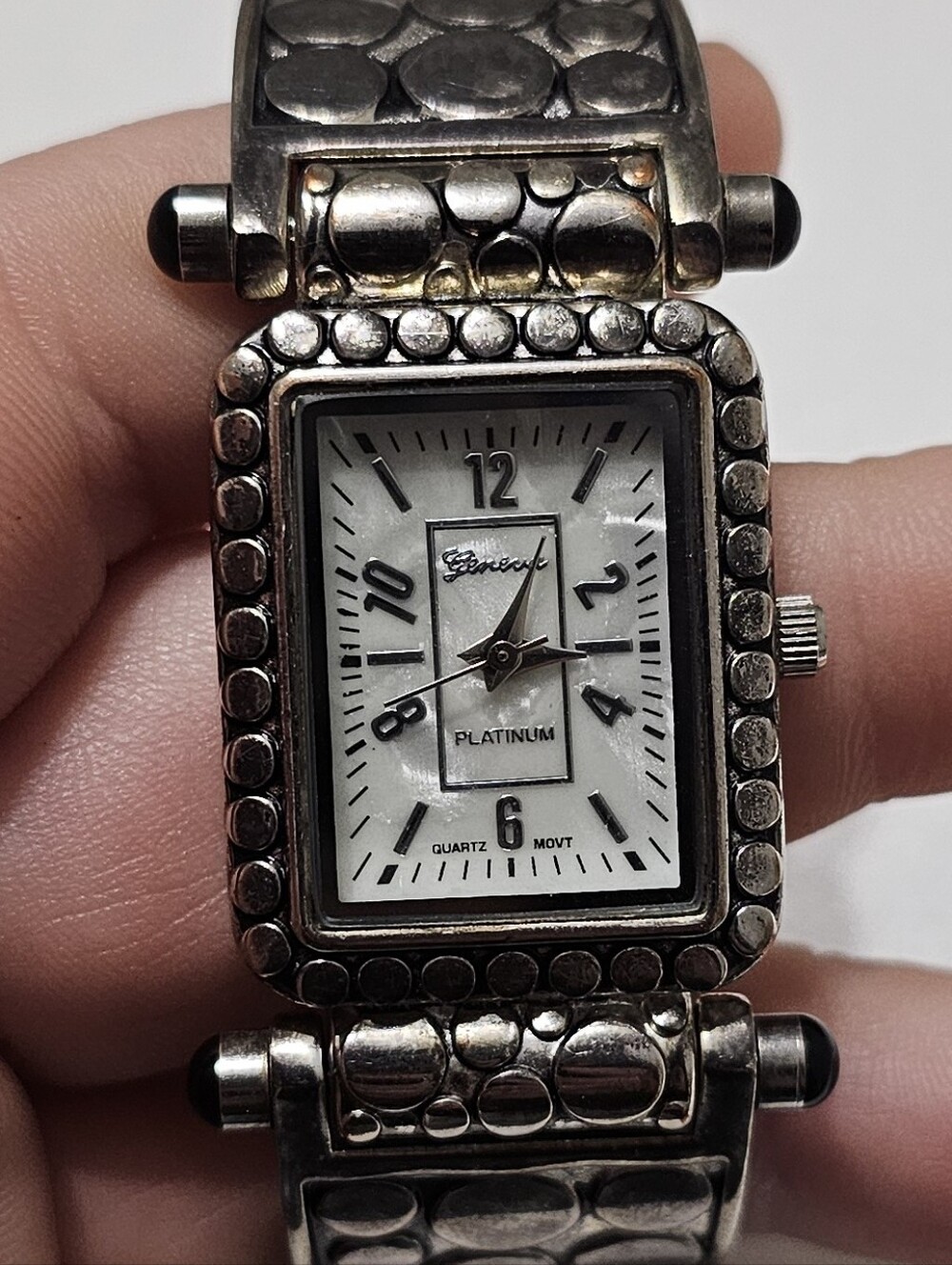 Geneva Platinum 7113 Vintage Silver Tone Circle Pattern Cuff Watch Working Gift